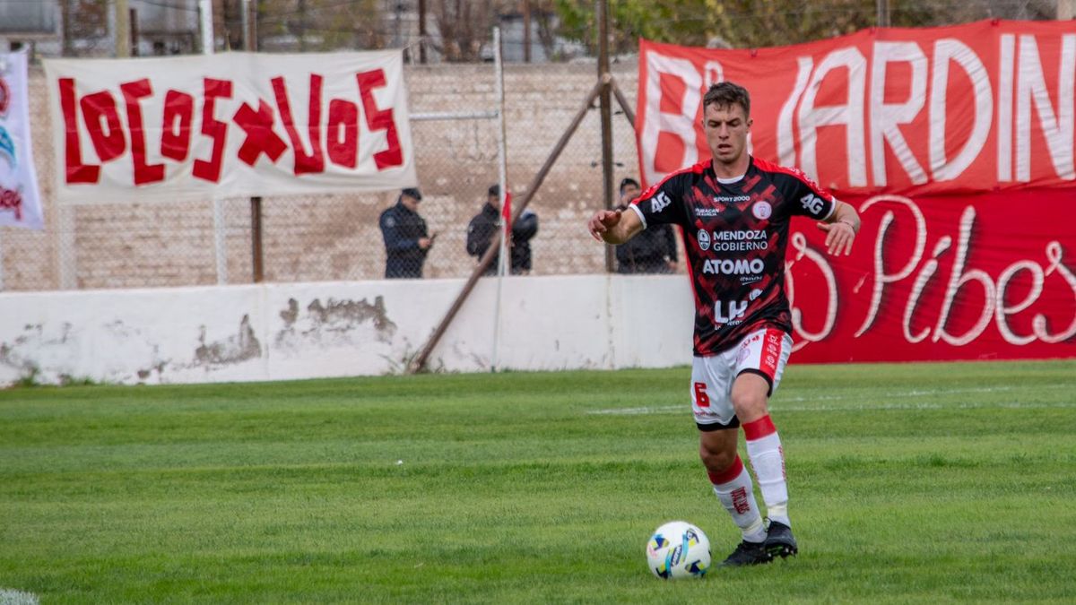 Brian Alferez palpitó el choque de Huracán Las Heras ante Ciudad de Bolívar.