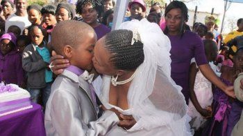 Polémica: en Sudáfrica un niño de 9 años se casó con una mujer de 62