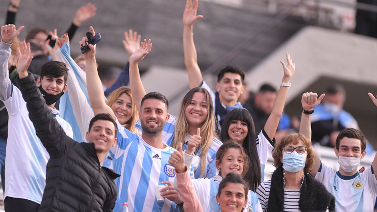 Los hinchas argentinos deberàn respetar las normas impuestas en el Mundial Qatar 2022.
