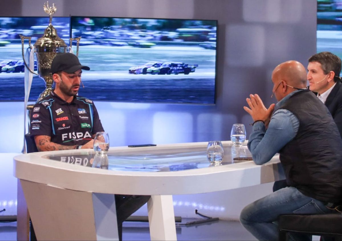 Julián Santero, candidato al título del Turismo Carretera, estuvo en Canal 7 con Sergio Robls y Franco Ballabriga. Julián Santero, candidato al título del Turismo Carretera, estuvo en Canal 7 con Sergio Robls y Franco Ballabriga.