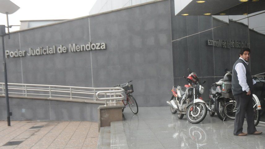 El robo y abuso sexual se investiga en Tribunales de San Martín. El robo y abuso sexual se investiga en Tribunales de San Martín.