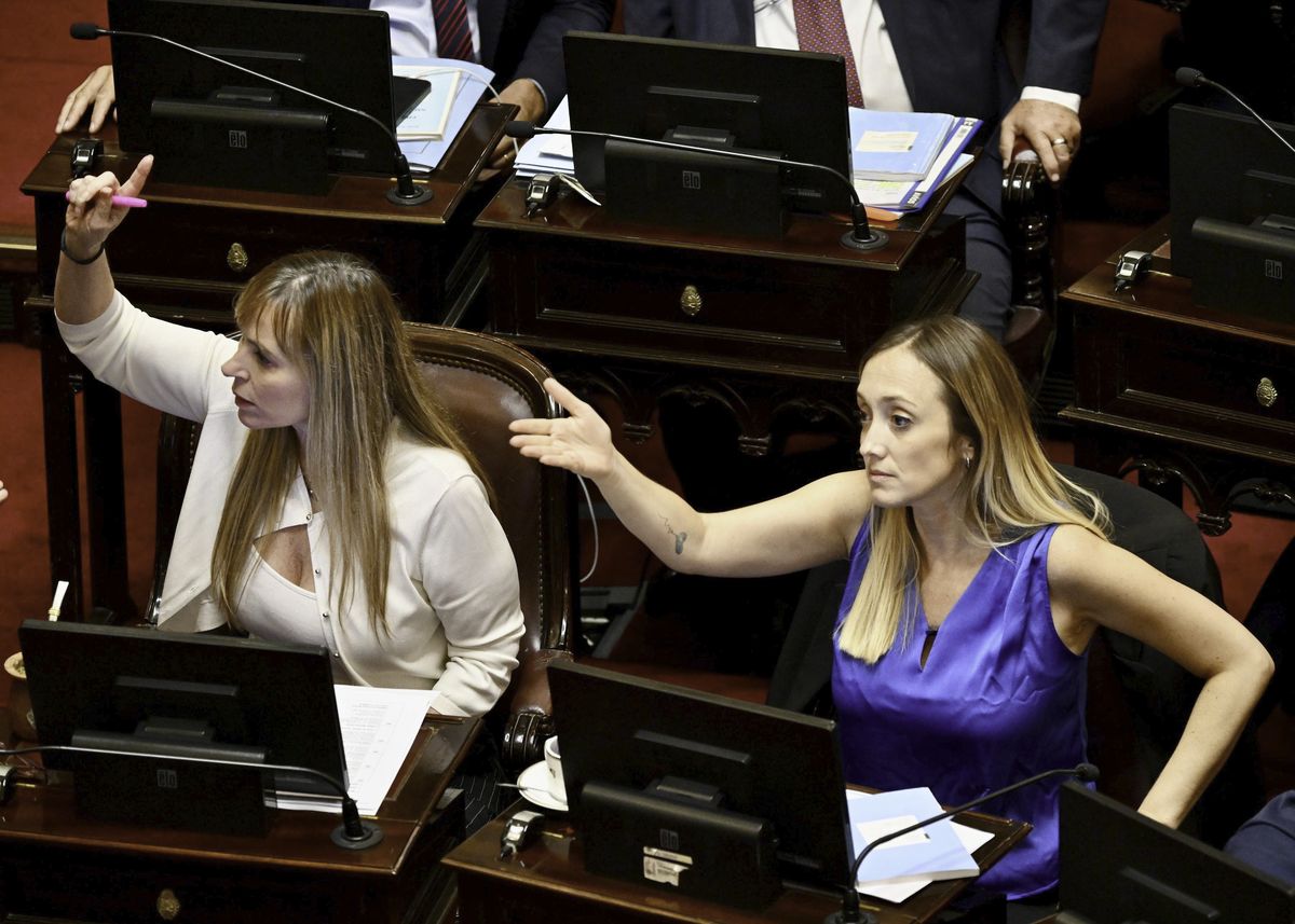 Anabel Fernández Sagasti respaldó la iniciativa de crear una comisión para investigar el escándalo de las criptomonedas. Anabel Fernández Sagasti respaldó la iniciativa de crear una comisión para investigar el escándalo de las criptomonedas.