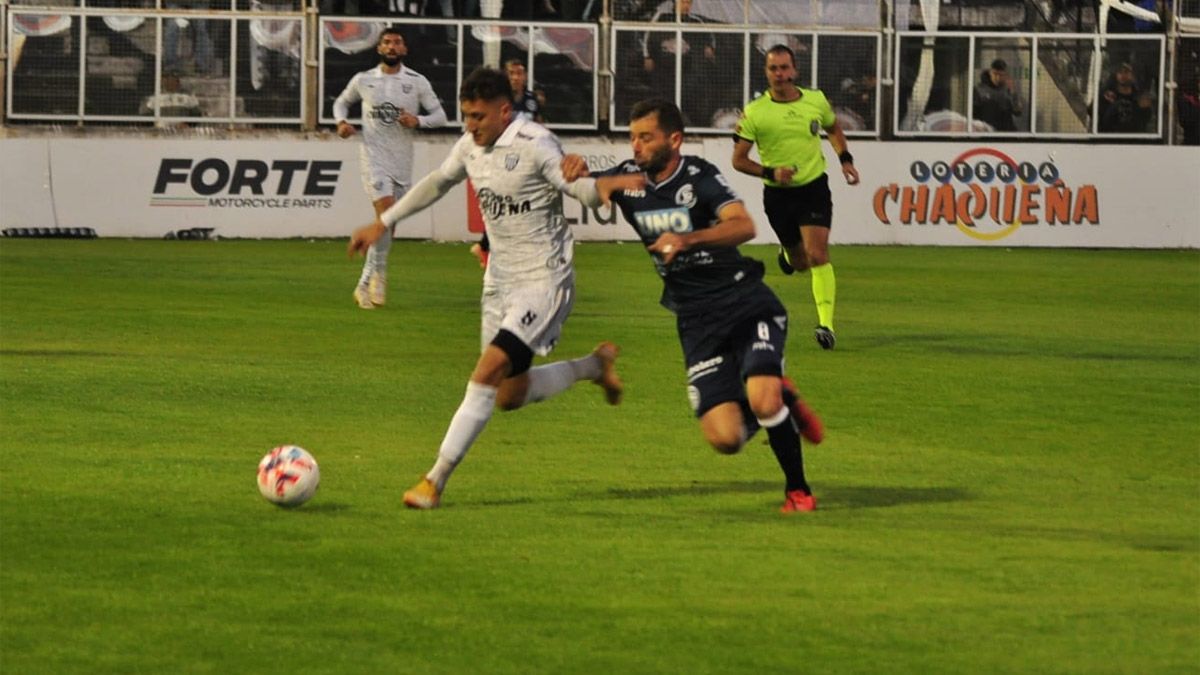 Independiente Rivadavia mereció más que un empate en su visita a Chaco For Ever