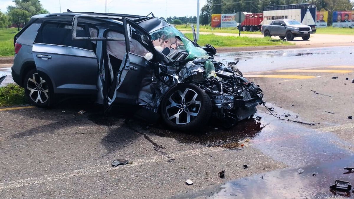 Así quedó el vehículo en el que viajaban Héctor Bonarrico y sus allegados tras el accidente. Así quedó el vehículo en el que viajaban Héctor Bonarrico y sus allegados tras el accidente.