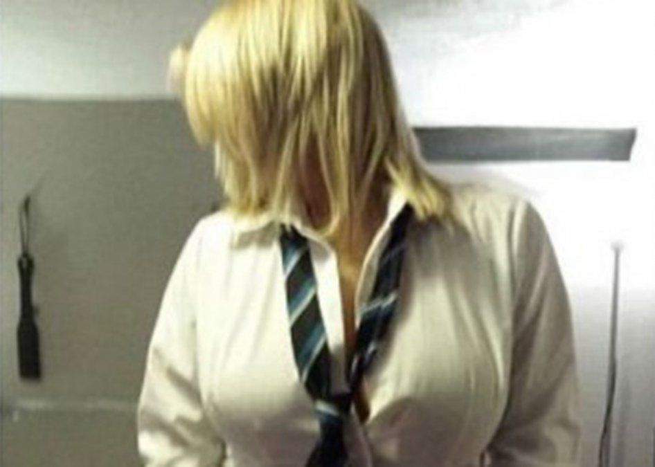 Publicaron fotos eróticas de una directora y tuvo que renunciar