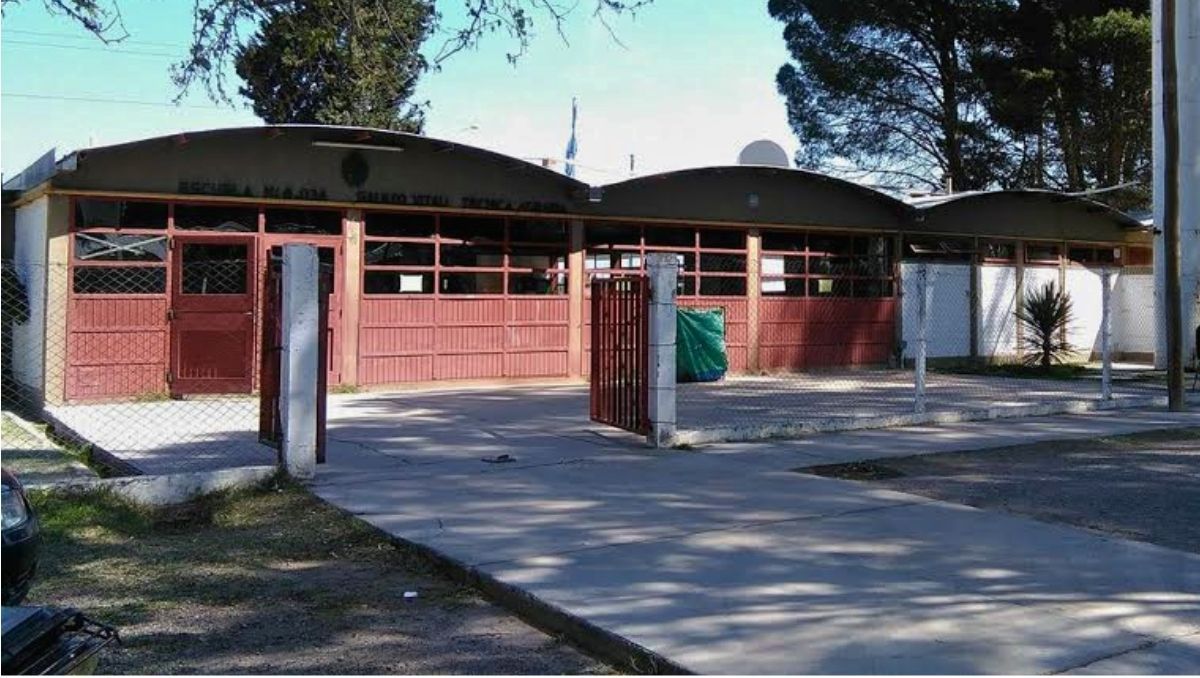 El personal docente de la escuela pidió a la policía que se reforzara la seguridad en las inmediaciones de la institución. El personal docente de la escuela pidió a la policía que se reforzara la seguridad en las inmediaciones de la institución.