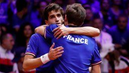 Francia ganó el dobles y sigue con vida en la final