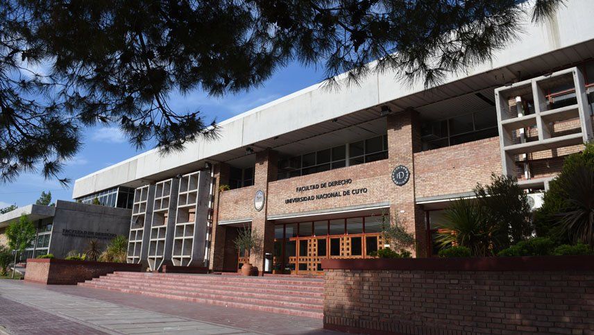 Algunas carreras de la UNCuyo realizarán sus exámenes por Zoom y con una normativa para asegurarse que los alumnos no se copien