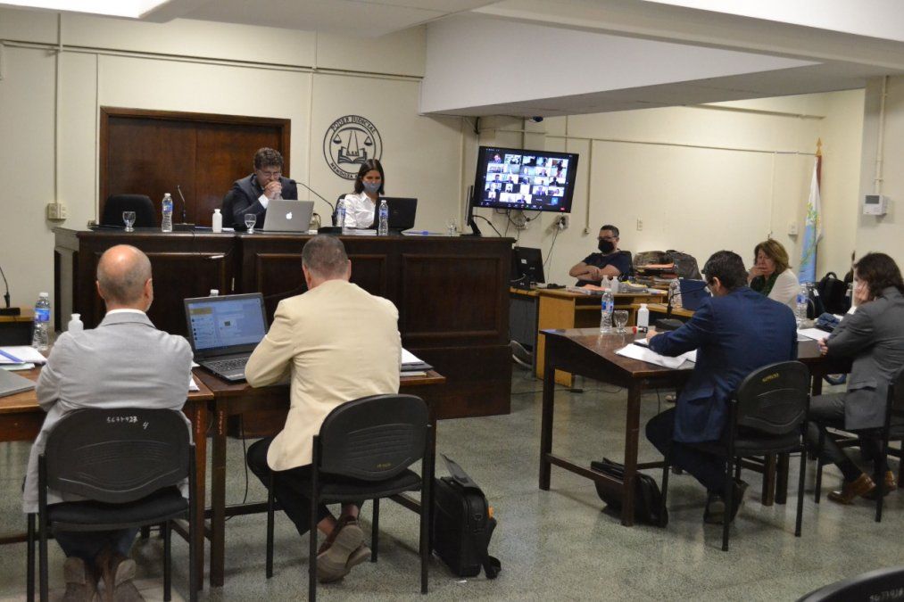 Palermo encabezó el Jury semipresencial en tribunales acompañado por Teresa Day: el resto del Jury estuvo vía streaming.