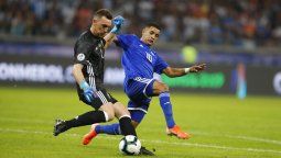 Armani salió demasiado lejos