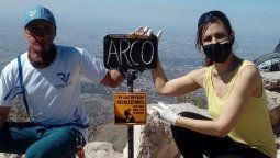 Subieron al Cerro Arco y sacaron 12 bolsas repletas de basura