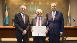 El ingeniero Alejandro Pedro Bulgheroni recibió el título de Doctor Honoris Causa en la Universidad de Congreso. Hicieron entrega el rector Rubén Bresso y el presidente de la Fundación Universidad de Congreso, José Luis Manzano.