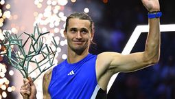Alexander Zverev alzó por primera vez el título en París.