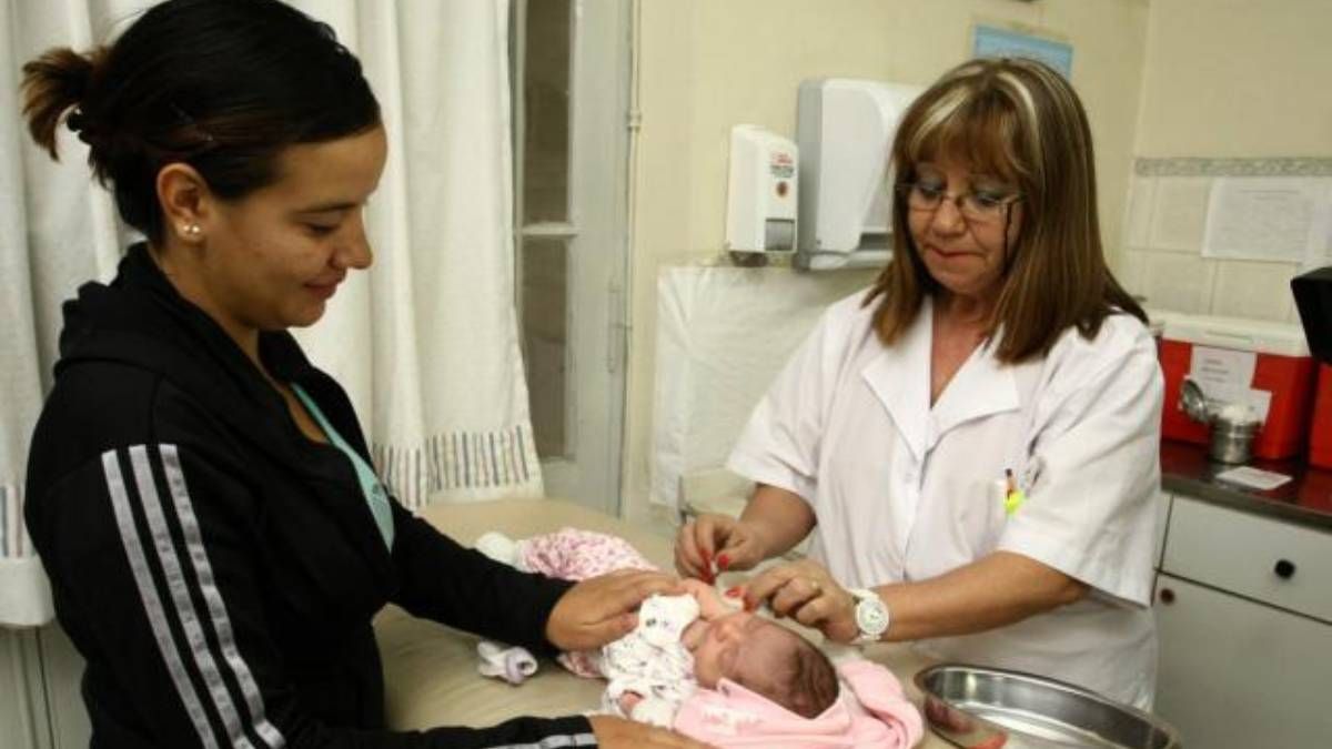Después del año se produce la mayor caída de las tasas de vacunación. En la edad escolar se detecta el calendario incompleto en niños. Después del año se produce la mayor caída de las tasas de vacunación. En la edad escolar se detecta el calendario incompleto en niños.