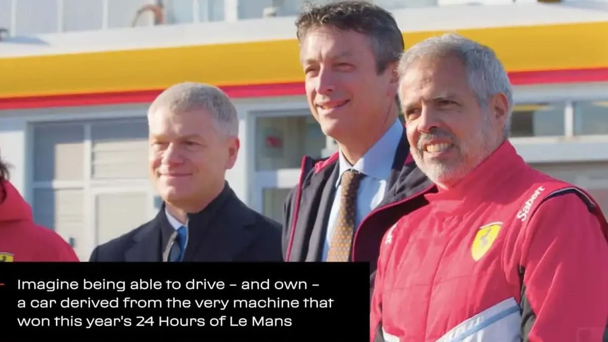 Luis Pérez Companc junto a directivos de Ferrari en Maranello luego de comprar el prototipo en una cifra millonaria Luis Pérez Companc junto a directivos de Ferrari en Maranello luego de comprar el prototipo en una cifra millonaria 