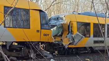 Imágenes impactantes: dos trenes chocaron de frente, hay al menos 20 heridos y 4 en estado crítico