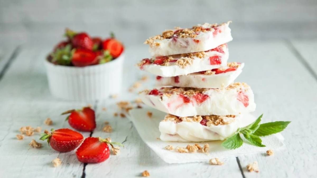 Recetas saludables: cómo hacer barritas heladas de yogur y frutos rojos. Recetas saludables: cómo hacer barritas heladas de yogur y frutos rojos.