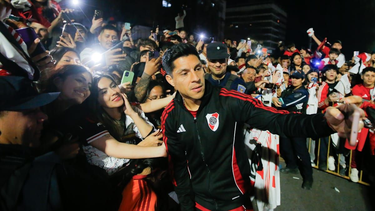 Enzo Pérez llegó una vez más a la provincia y fue recibido como un ídolo.