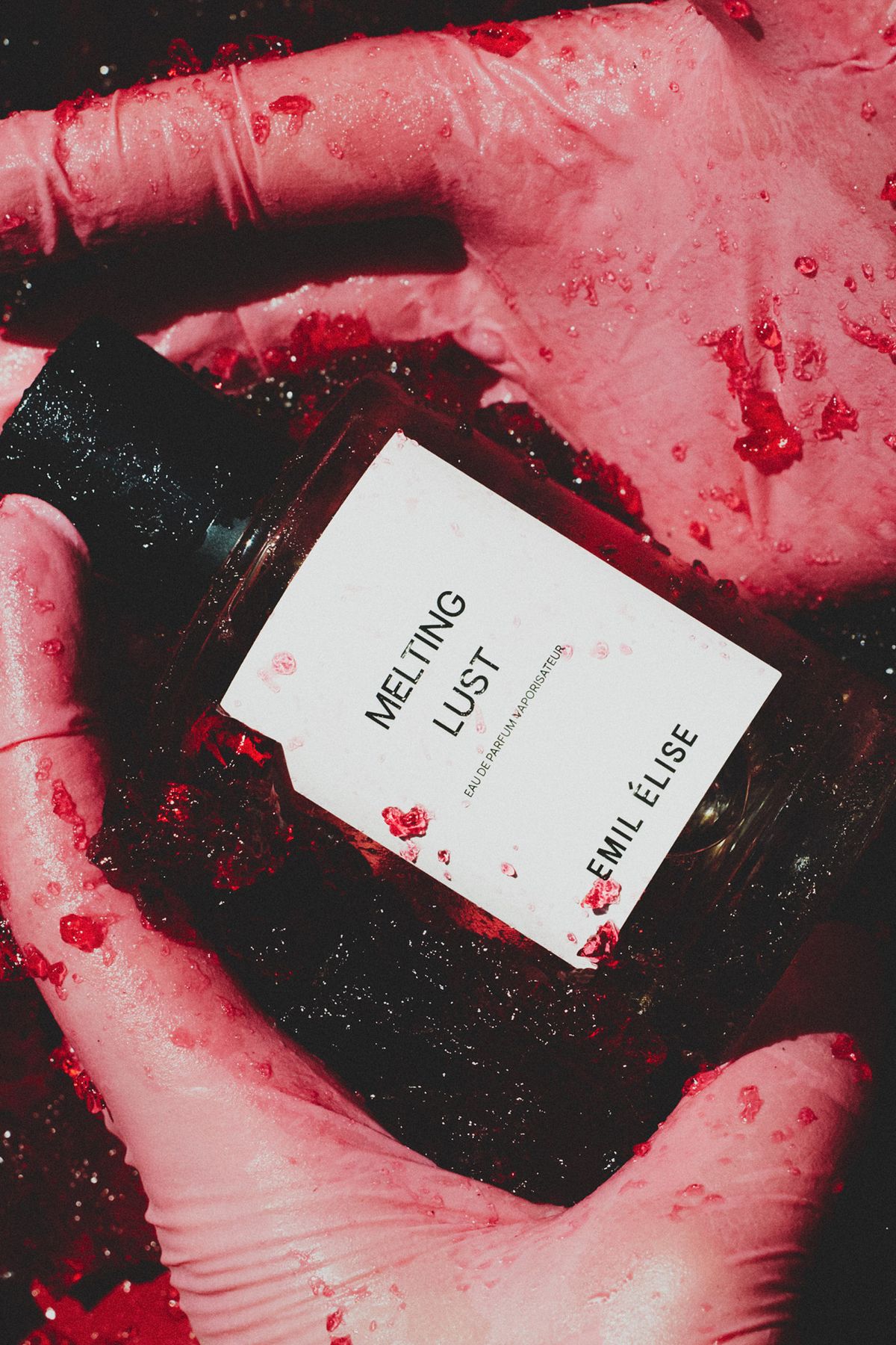 El perfume "Lujuria derretida" es una opción ideal para hombres y mujeres que quieren una fragancia intensa. El perfume "Lujuria derretida" es una opción ideal para hombres y mujeres que quieren una fragancia intensa. 