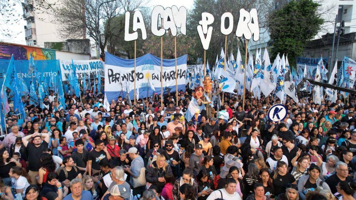 El encuentro que lideró Máximo Kirchner reunió a una nutrida presencia del cristinismo duro y sin representantes del kicillofismo. El encuentro que lideró Máximo Kirchner reunió a una nutrida presencia del cristinismo duro y sin representantes del kicillofismo. 