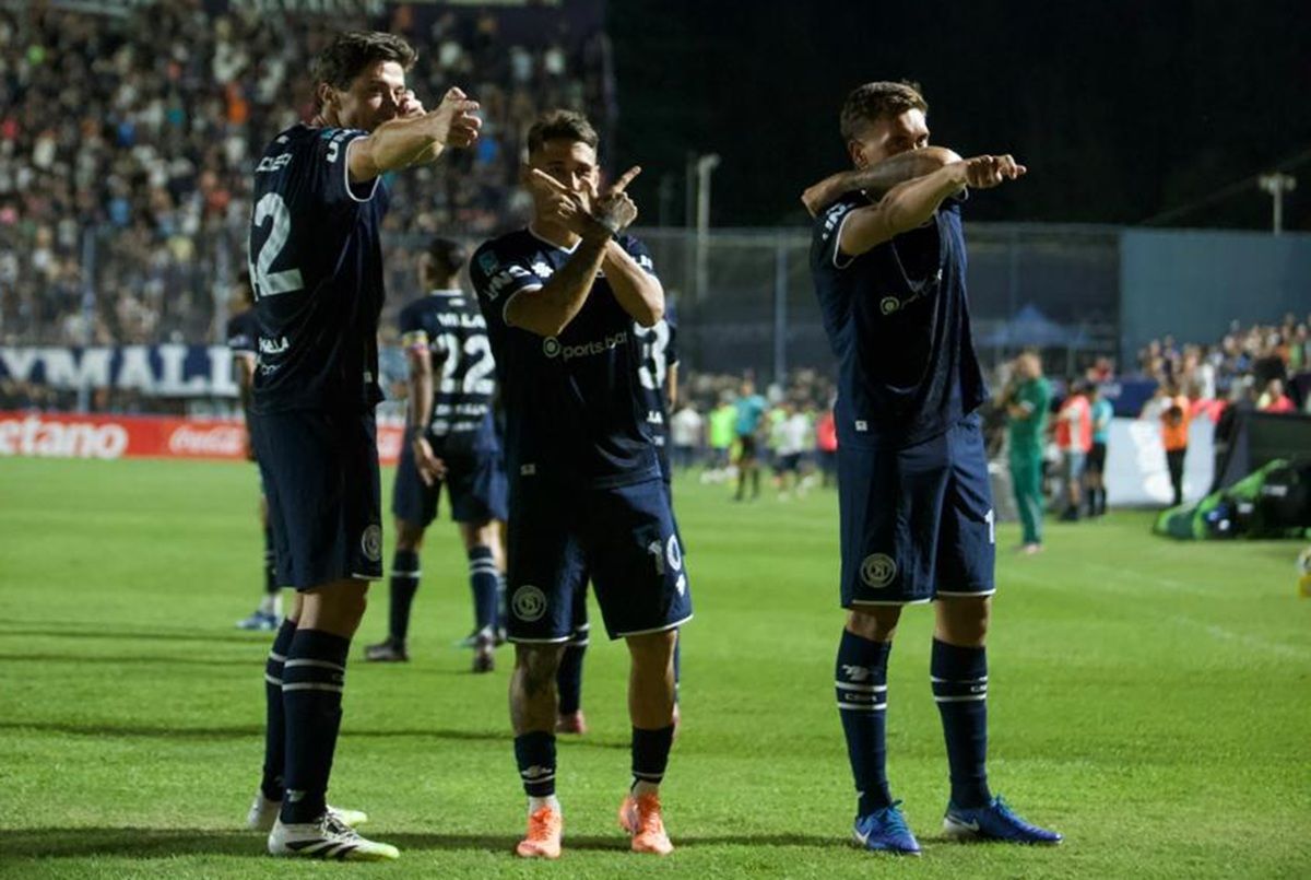 Independiente Rivadavia quiere volver a ser líder en su visita a Estudiantes de Río IV: hora y cómo ver