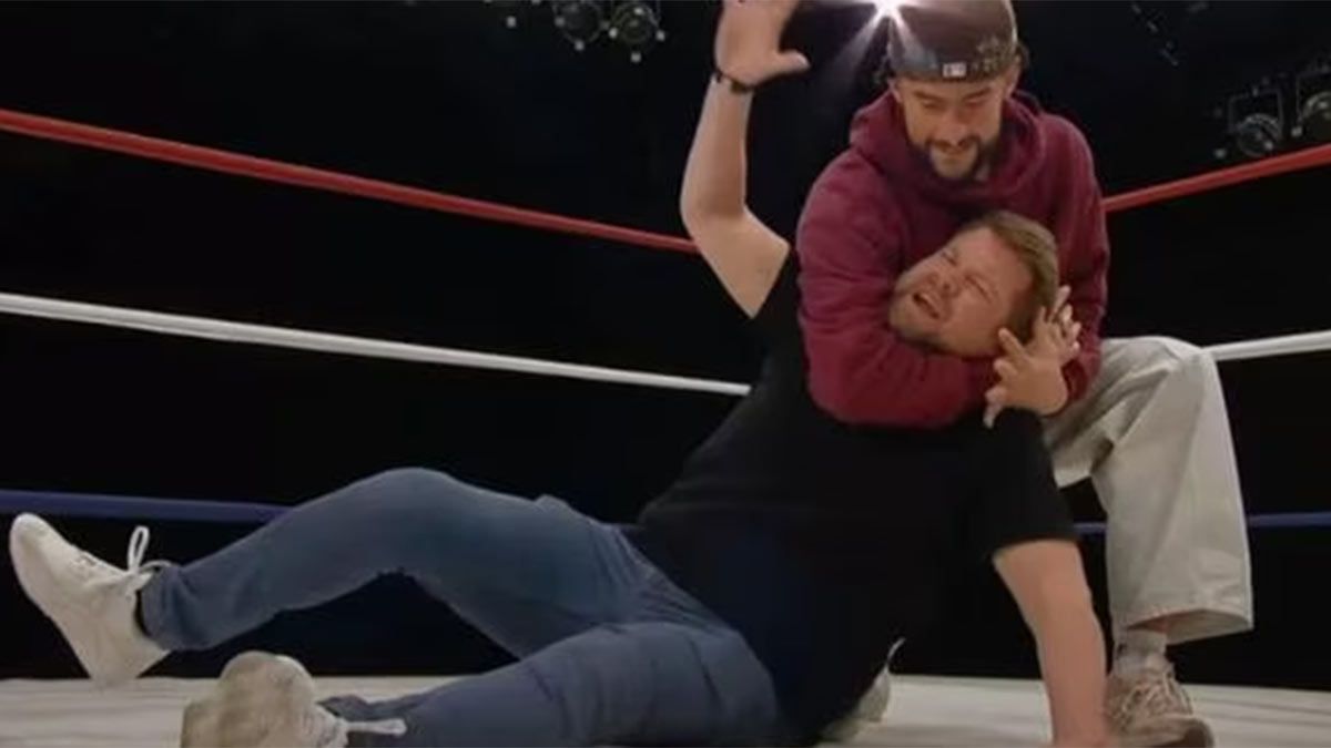 Bad Bunny y James Corden terminaron en un ring, después del Carpool Karaoke.