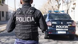 El hecho ocurrió en pleno centro de Junín, en un local de ropa. Dos jóvenes intentaron violar a la propietaria y le sustrajeron prendas y un celular. El hecho ocurrió en pleno centro de Junín, en un local de ropa. Dos jóvenes intentaron violar a la propietaria y le sustrajeron prendas y un celular.
