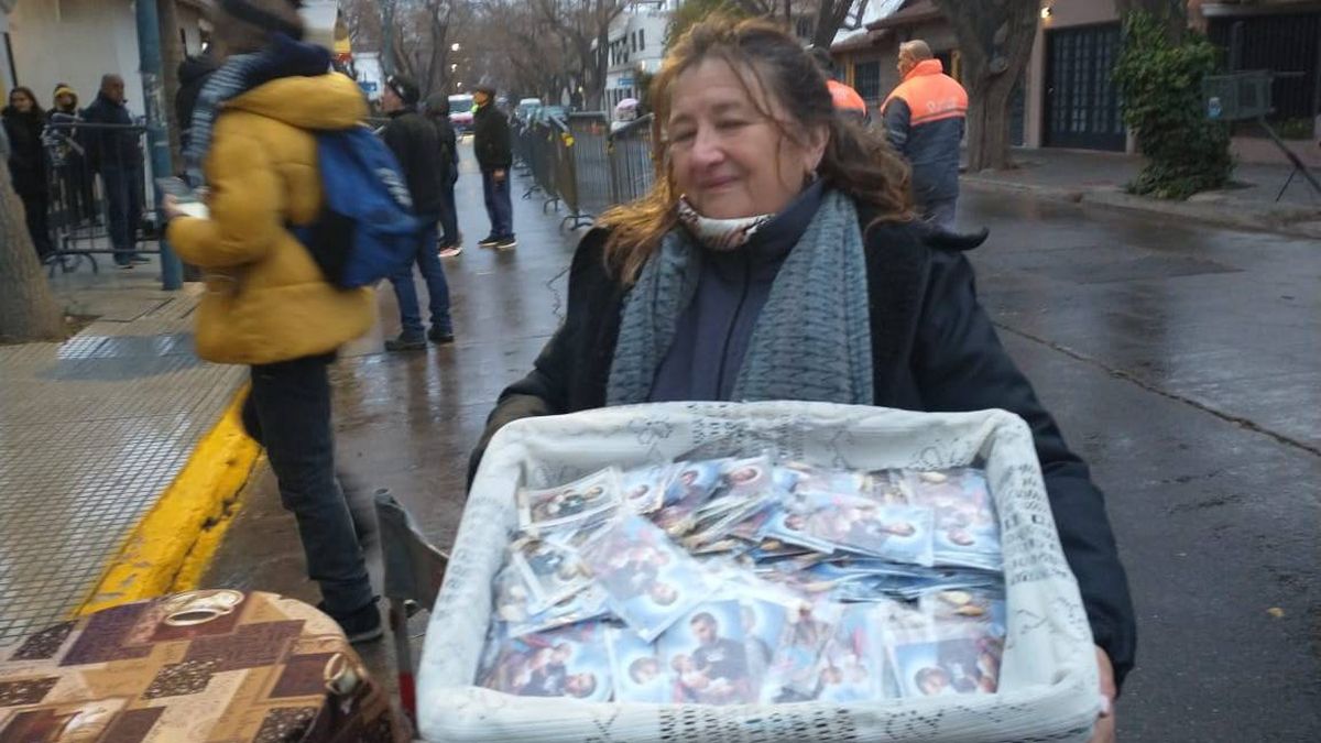 Inés tiene 64 años, es jubilada y llegó desde Guaymallén a la parroquia San Cayetano. Inés tiene 64 años, es jubilada y llegó desde Guaymallén a la parroquia San Cayetano.
