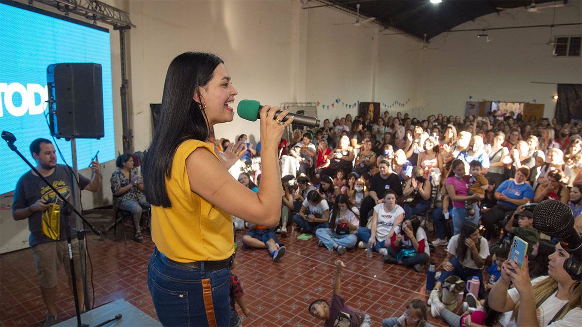 La intendenta de Santa Rosa, Flor Destéfanis, también participó del encuentro de mujeres peronistas en Guaymallén.