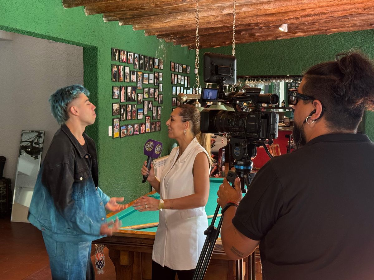 Nabila Barta entrevistó a Luck Ra para los medios del Grupo América que transmitieron la Vendimia Solidaria. Nabila Barta entrevistó a Luck Ra para los medios del Grupo América que transmitieron la Vendimia Solidaria.