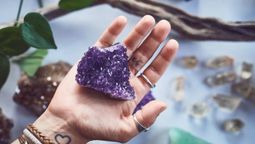 Esta piedra tiene poderes energéticos. Esta piedra tiene poderes energéticos.