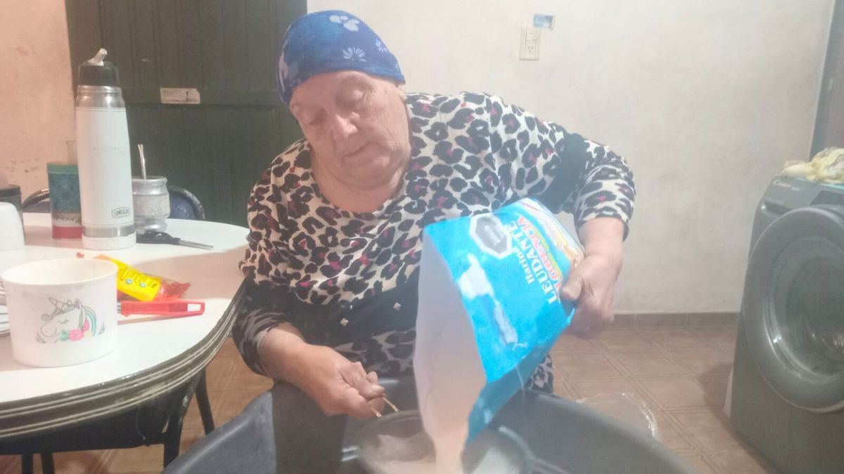 Magdalena y su amor incondicional de madre. Sale a vender tortitas para que su hija pueda afrontar el tratamiento de diálisis. Magdalena y su amor incondicional de madre. Sale a vender tortitas para que su hija pueda afrontar el tratamiento de diálisis.