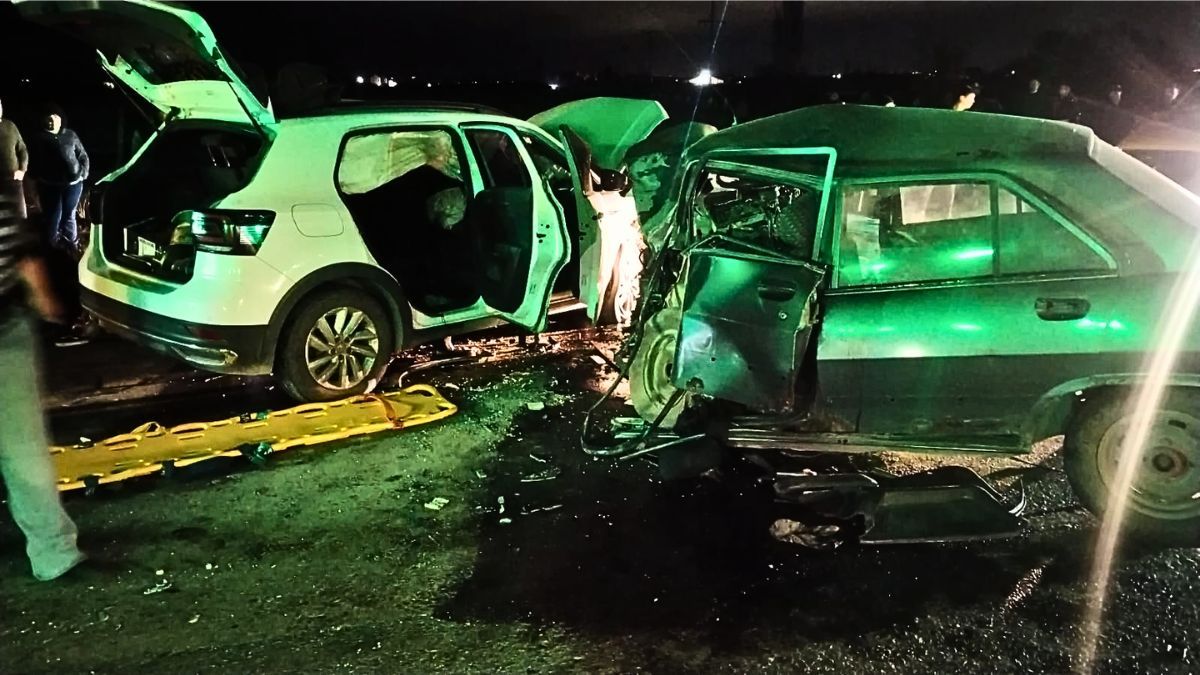 El duro accidente en Maipú generó un rápido operativo de rescate y asistencia en el lugar durante la noche del domingo. (Foto Gentileza Mnisterio de Seguridad).