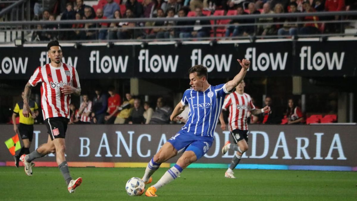 Tadeo Allende, de viaje en Italia, sería la única duda de Daniel Oldrá para el próximo partido de Godoy Cruz. Tadeo Allende, de viaje en Italia, sería la única duda de Daniel Oldrá para el próximo partido de Godoy Cruz.