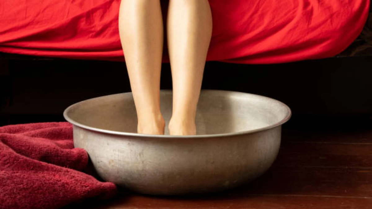 Sumergir los pies en vinagre de manzana: por qué recomiendan hacerlo y para qué sirve Sumergir los pies en vinagre de manzana: por qué recomiendan hacerlo y para qué sirve