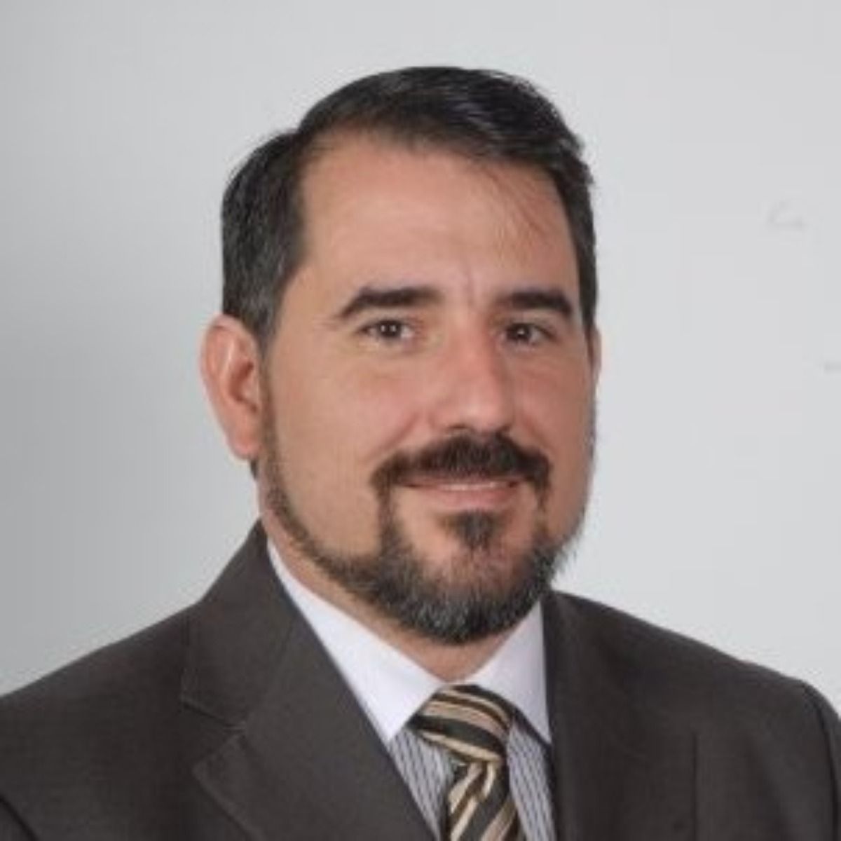 Fabrixio Pedrosa es Licenciado en Comercio Internacional y Despachante de Aduana.