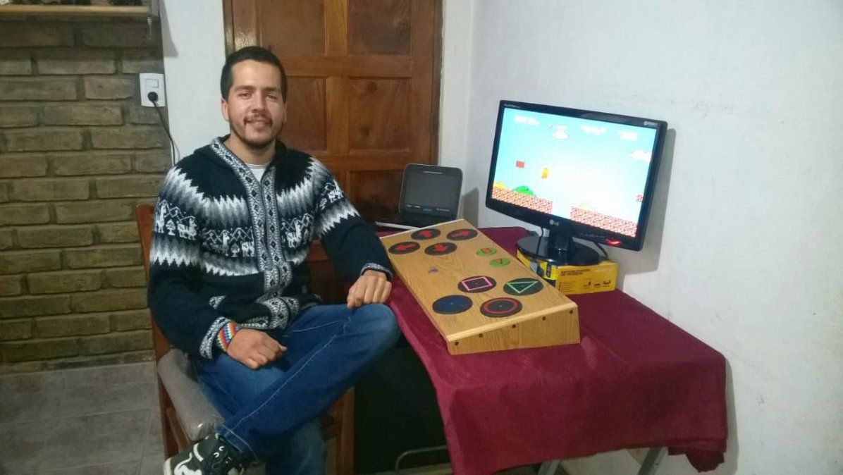 El éxito de Francisco: creó un adaptador de videojuegos para discapacitados motrices