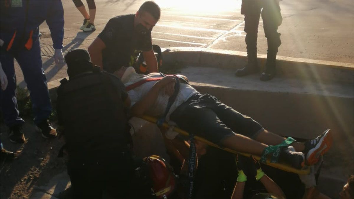 Cayó con su moto a un zanjón y fue encontrado por sus gritos