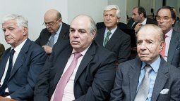 Sobreseen a Menem y Cavallo en causa por venta de la Rural