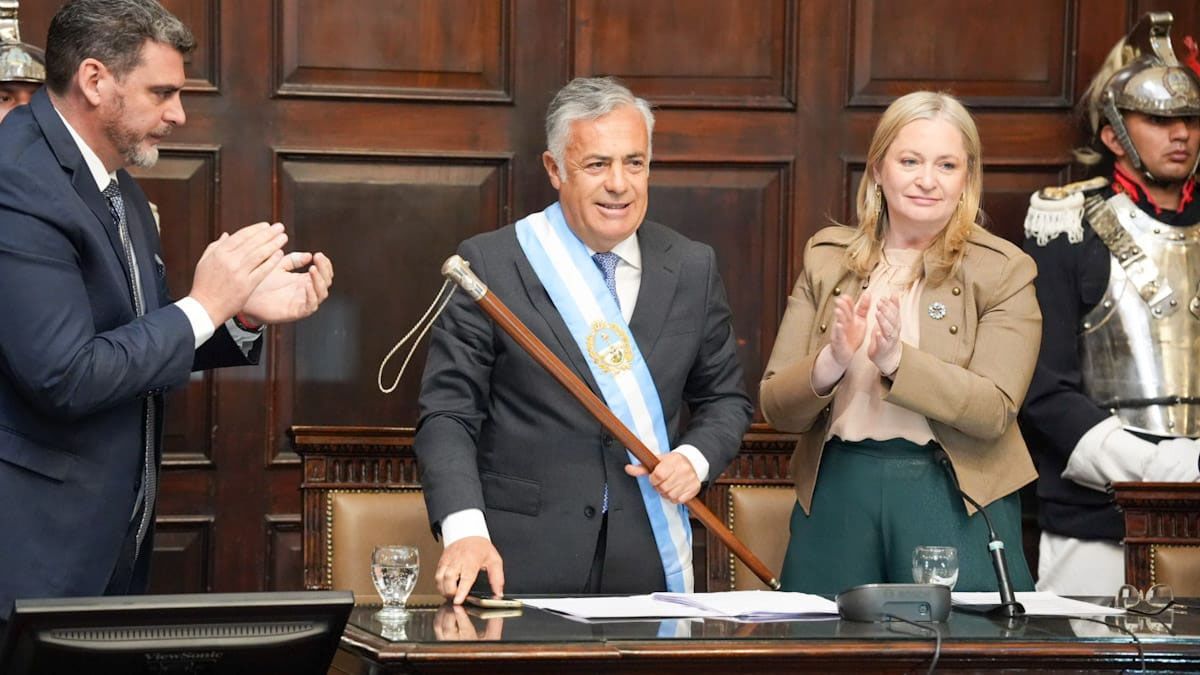 Cuando Alfredo Cornejo terminó de hablar, sus ministros salieron a dar detalles. Cuando Alfredo Cornejo terminó de hablar, sus ministros salieron a dar detalles.