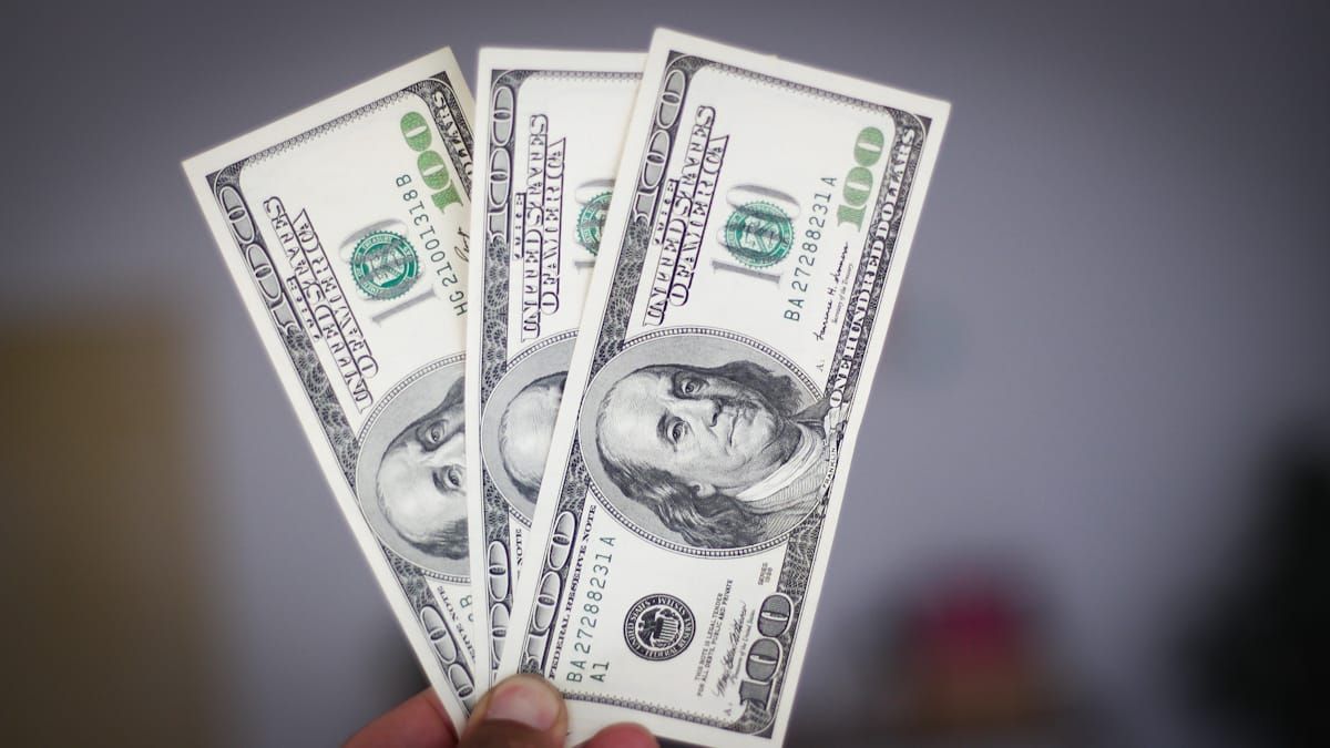 El dólar blue en Mendoza registró una caída de $20 en relación al miércoles. El dólar blue en Mendoza registró una caída de $20 en relación al miércoles.