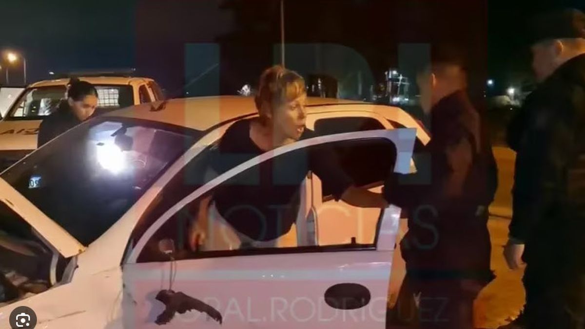 La funcionaria manejó borracha, chocó a una camioneta e intentó "arreglar" el caso. Tenía 3.21 mg de alcohol en sangre La funcionaria manejó borracha, chocó a una camioneta e intentó "arreglar" el caso. Tenía 3.21 mg de alcohol en sangre