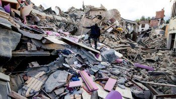 Ascienden a 260 los muertos por el terremoto en Italia y se teme por muchos más