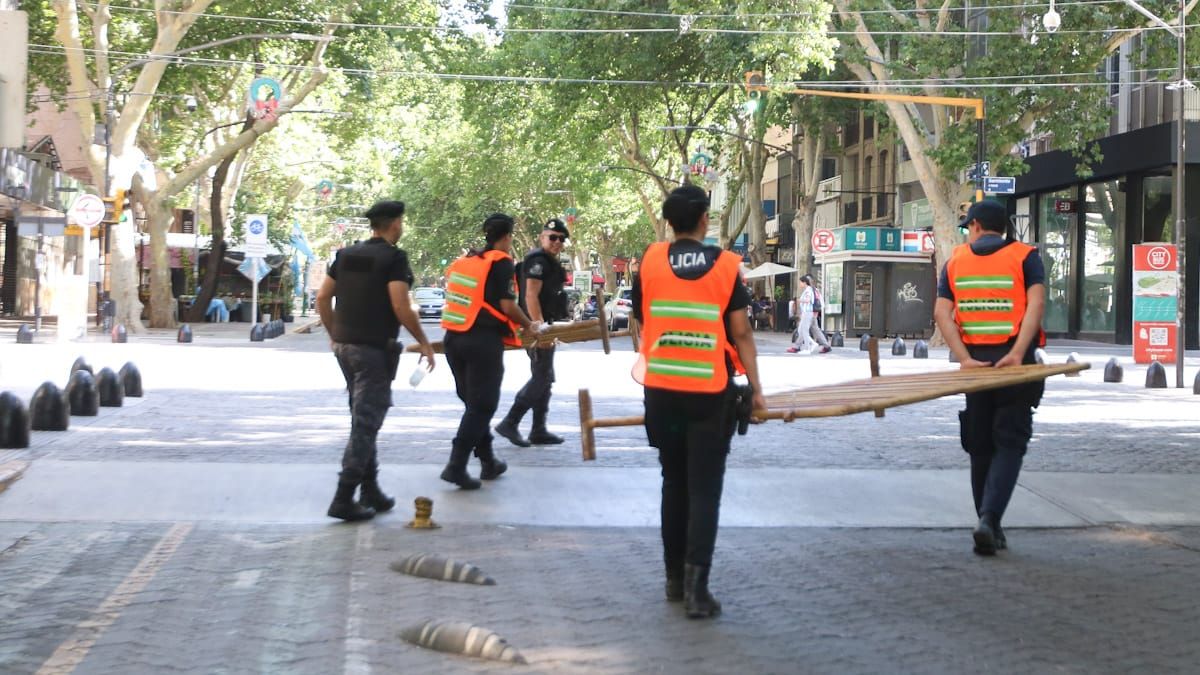 Desde temprano, la Policía desplegó un operativo previendo que podía haber festejos.