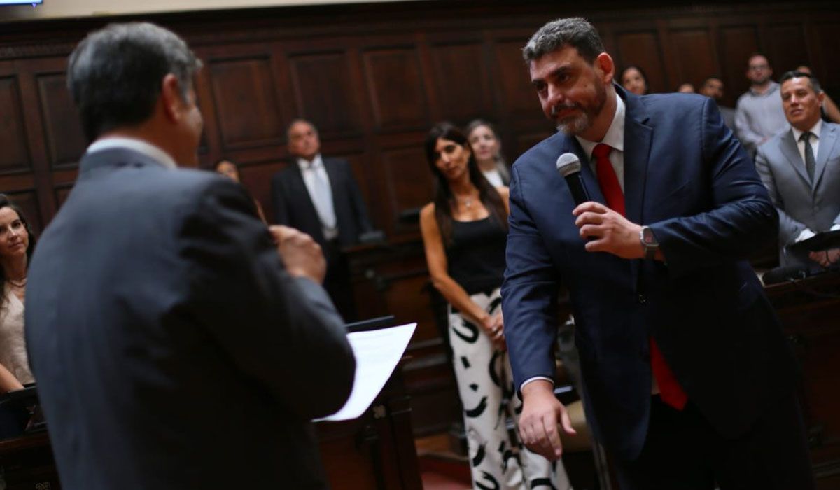 Martín Kerchner, presidente provisional del Senado. Martín Kerchner, presidente provisional del Senado.