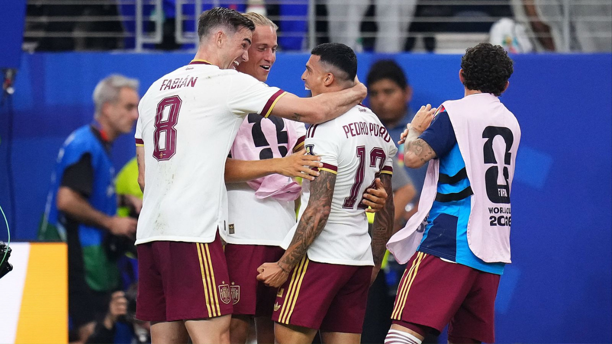 España y Argentina jugarán el domingo la final del Mundial más cara de la historia, con entradas que superan los US$ 50.000 y desatan fuertes críticas España y Argentina jugarán el domingo la final del Mundial más cara de la historia, con entradas que superan los US$ 50.000 y desatan fuertes críticas