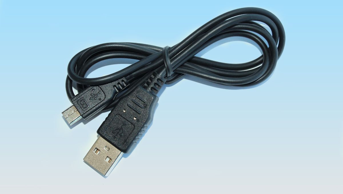 ¿Tienes un cable USB sin usar? Puedes tener un tesoro: el truco para devolverlo al uso