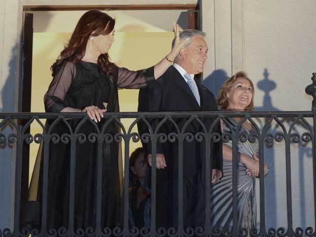 Cristina llegó a Chile y Paco la escolta en la visita oficial de dos días