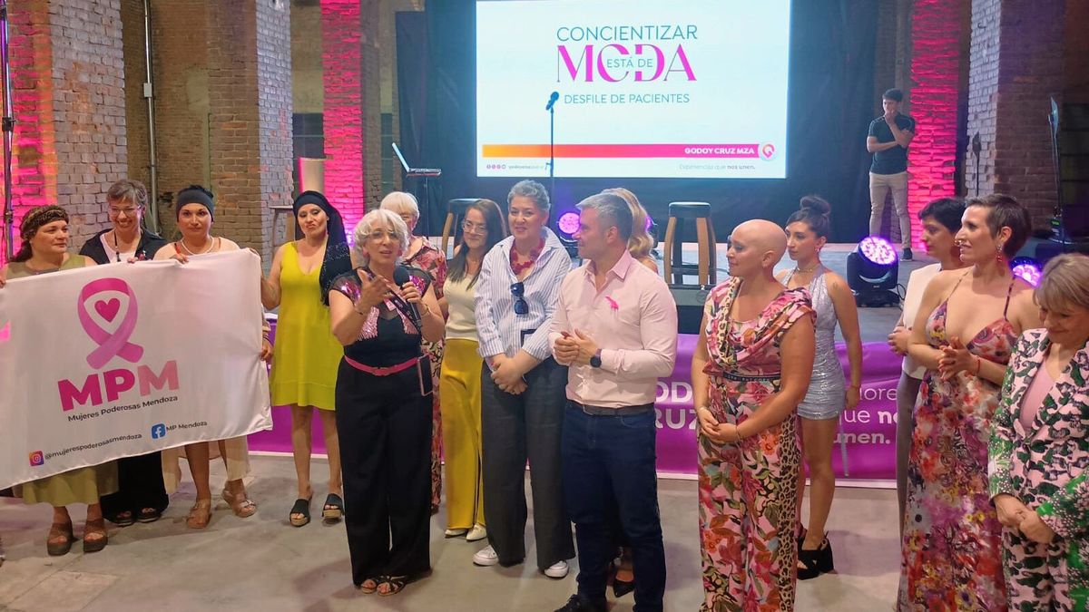Andrea Melendi, a la izquierda, la responsable de Mujeres Poderosas Mendoza, que este año organiza otro desfile. Andrea Melendi, a la izquierda, la responsable de Mujeres Poderosas Mendoza, que este año organiza otro desfile.