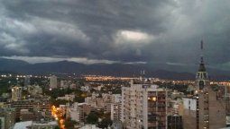 Pronóstico del tiempo. El domingo estará soleado y fresco pero por la noche bajará la temperatura.